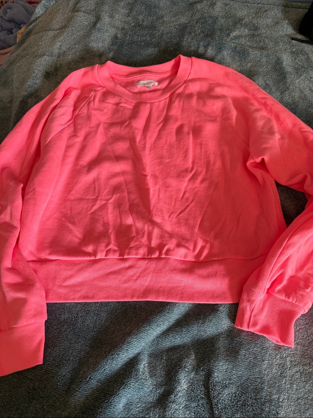 Colsie Coral Pink Crewneck Sweatshirt. Crop fit